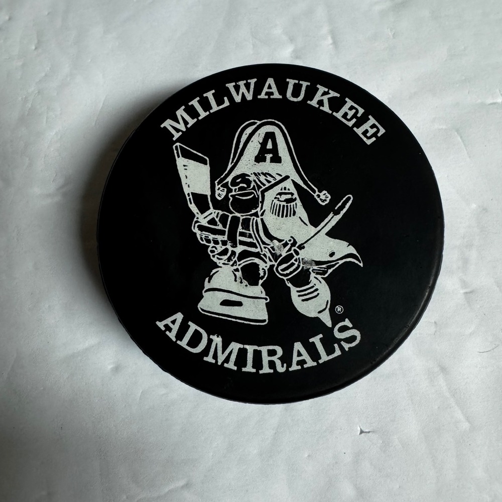 Milwaukee Admirals Hockey Puck Official Souvenir Bank One‎ Family